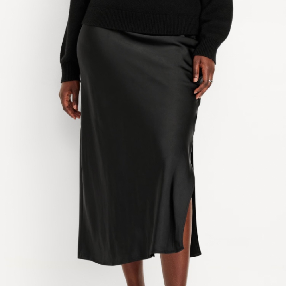 Old Navy High-Waisted Satin Midi Skirt in Black Jack